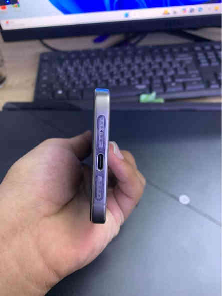 ايفون 15 bro max ذاكره 256 بطاريه 88 نضافه 100 /100 جهاز مابي ولا زلغ السعر المطلوب مليون و100 للتواصل واتساب *********** مراسله فقط بغداد
