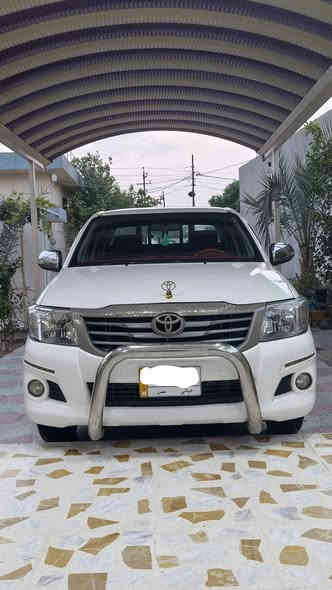 سلام عليكم للبيع بيكم تيوتا موديل 2015 رقم ديالى الماني مشروع وطني سنويه مجدده تحويل مباشر كير اوتماتيك شاصي ١٩ كويتي السياره مكفولة كفاله عامه عده بيه بارد مكانين وموضح بل سونار داخل المنشور كير مكينه ما مفتوحه صدر امامي وخلفي جديد تخم تاير جديد تبريد ثلج دوشمه جديده داخل ماروني ارضيه جلد تحكم استيرن اشاير بل مري لايت زنون سياره جديده ومال جناي السعر 223 و بيه مجال للشراي قليل رقم الهاتف 
***********
***********
