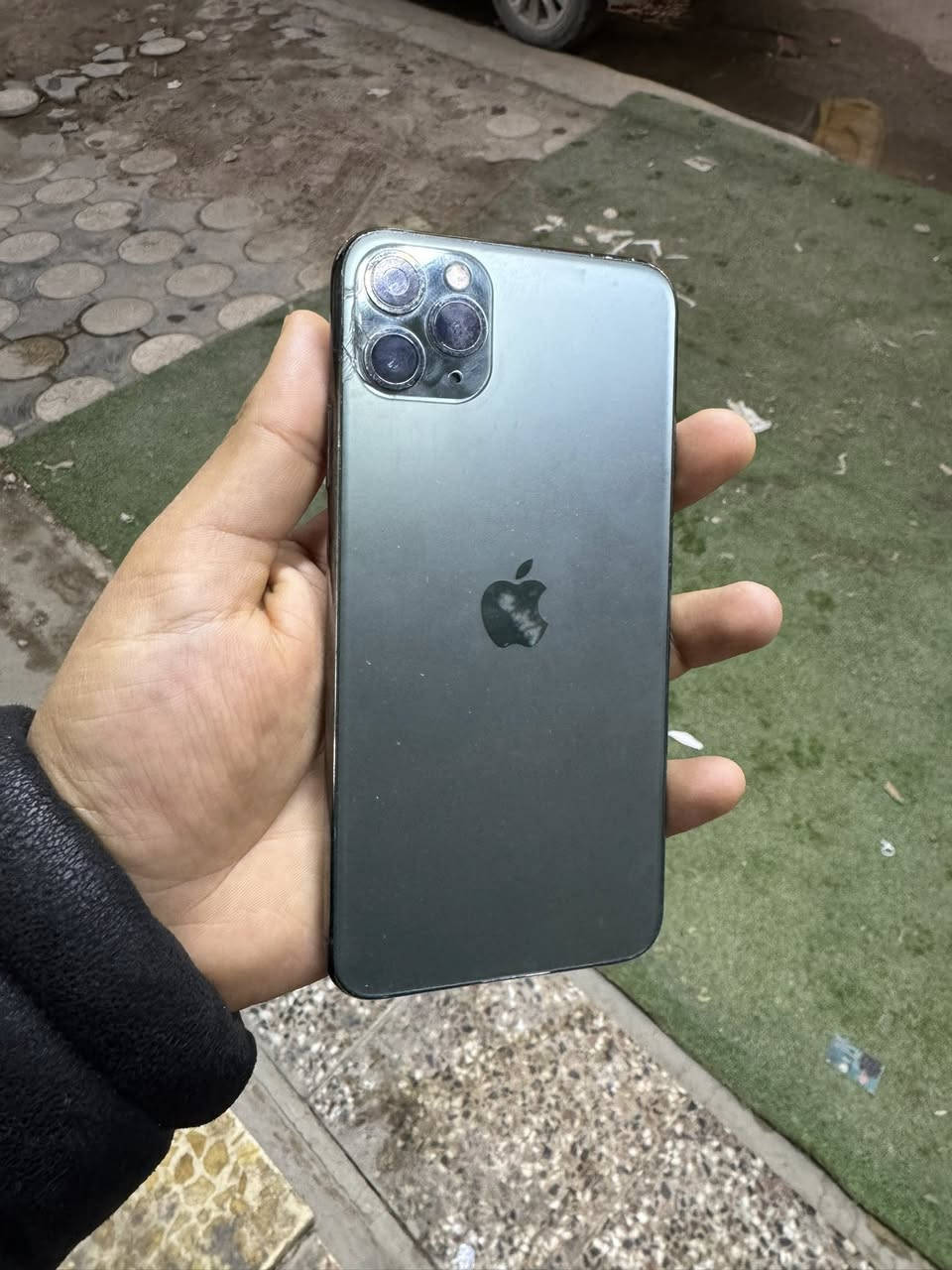 سلام عليكم
للبيع فقط 
11 برو ماكس ذاكره ٢٥٦ 
دبل شريحه جهاز نضيف جداً
مبدل شاشه وبطاريه اصليات موضح بصور 
سعر 250 الف قفل 
فقط الفطر يم الكامرات غيره مكفول جهاز بطاريه ١٠٠ ابد ميفقد شحن 
مكاني بغداد زيونة 
موبايل ***********
