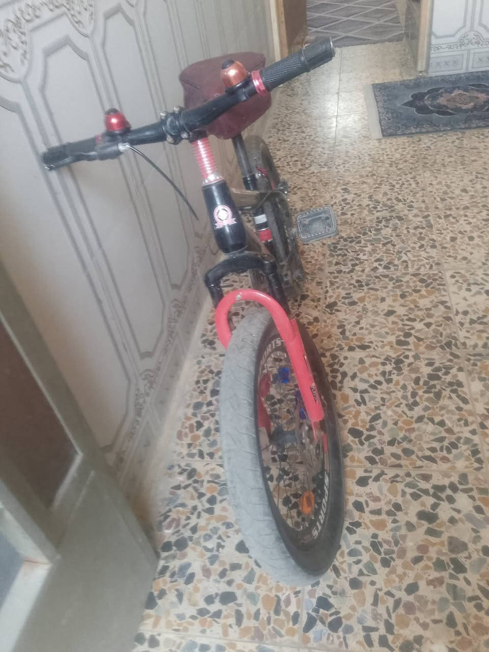 بايسكل للبيع سعر  50 وبمجال واللي يحب يدخل خاص


**إذا كنت صاحب هذا الإعلان وتريد حذفه لأي سبب، رجاءا أرسل رسالة إلى الدعم الفني**