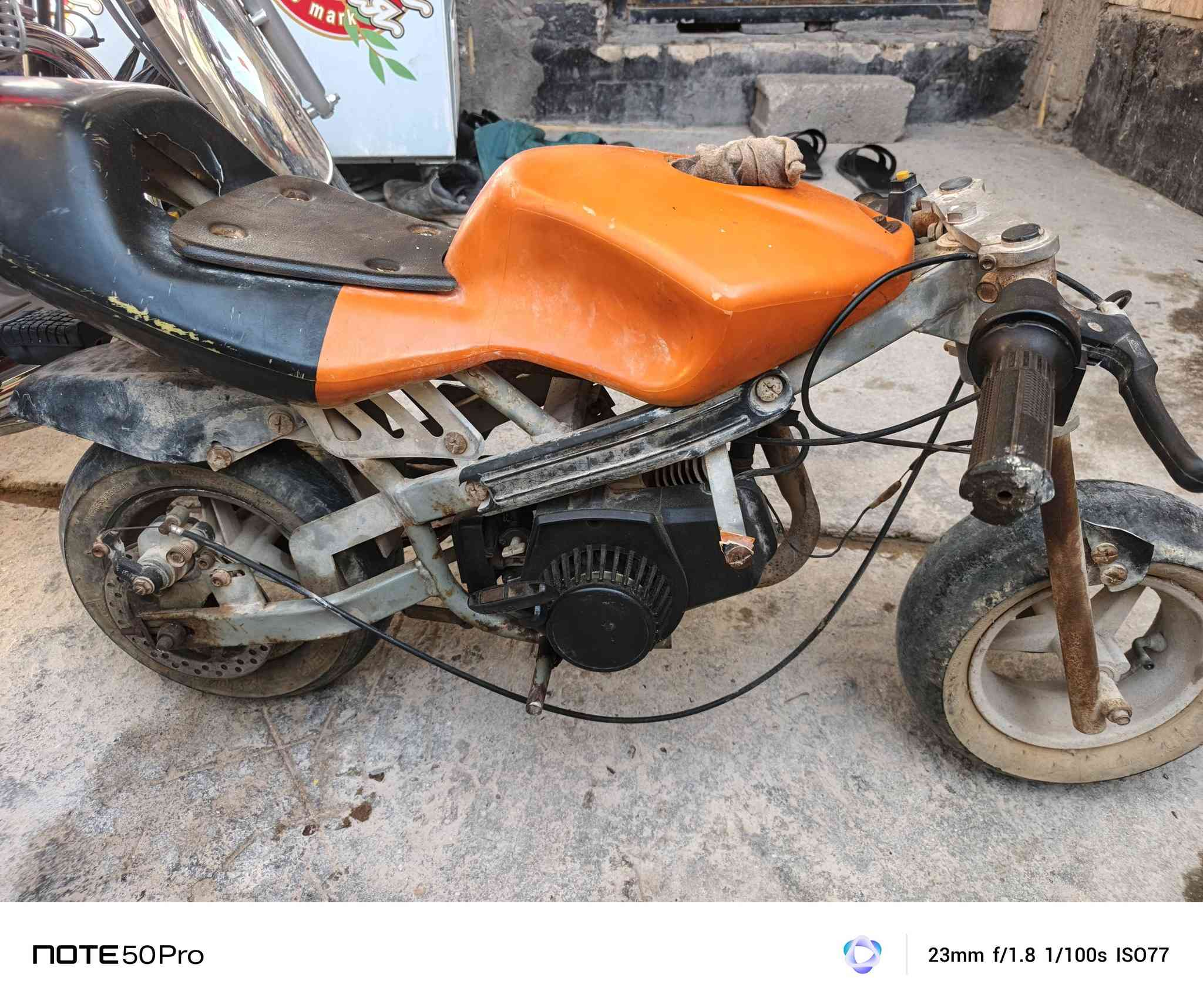 سلام عليكم دراجة بطحة مال اطفال البيع المكان كربلاء حيل نضال السعر 150 بيهة مجال الستفسار اتصل على رقم شغالة شرط الشغل تجي تبطنش يمي تروح ***********
