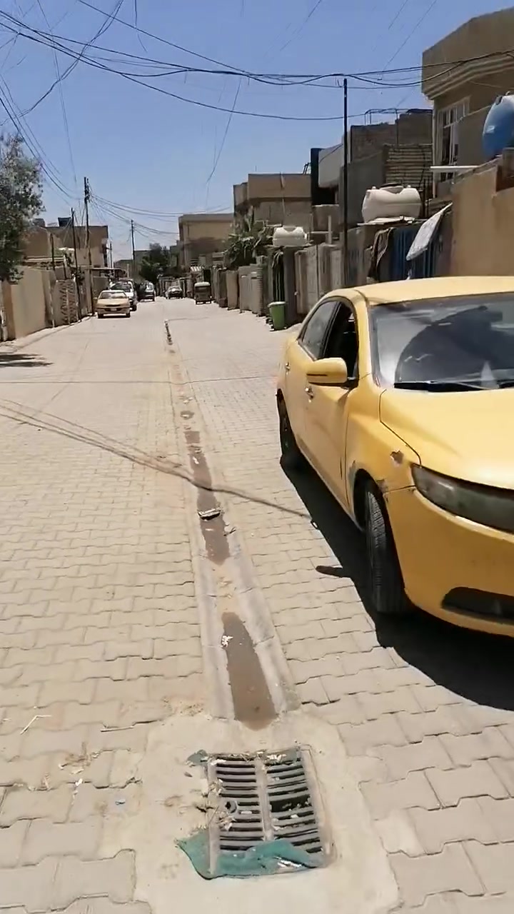 السلام عليكم بيت ١٥٠ متر بدور صحه الزعفرانيه قرب مول عقيل وجهه ١٠ ونزال ١٥ بيت ركن خدمات كامله مجاري خطين مي تبليط ومقرنص بي غرفتين وصاله وخدمات واستقبال ومطبخ وكراج وحديقه عوزه بس كاشي كاشيه تعبان سعره ١٢٥ بي مجال ***********
