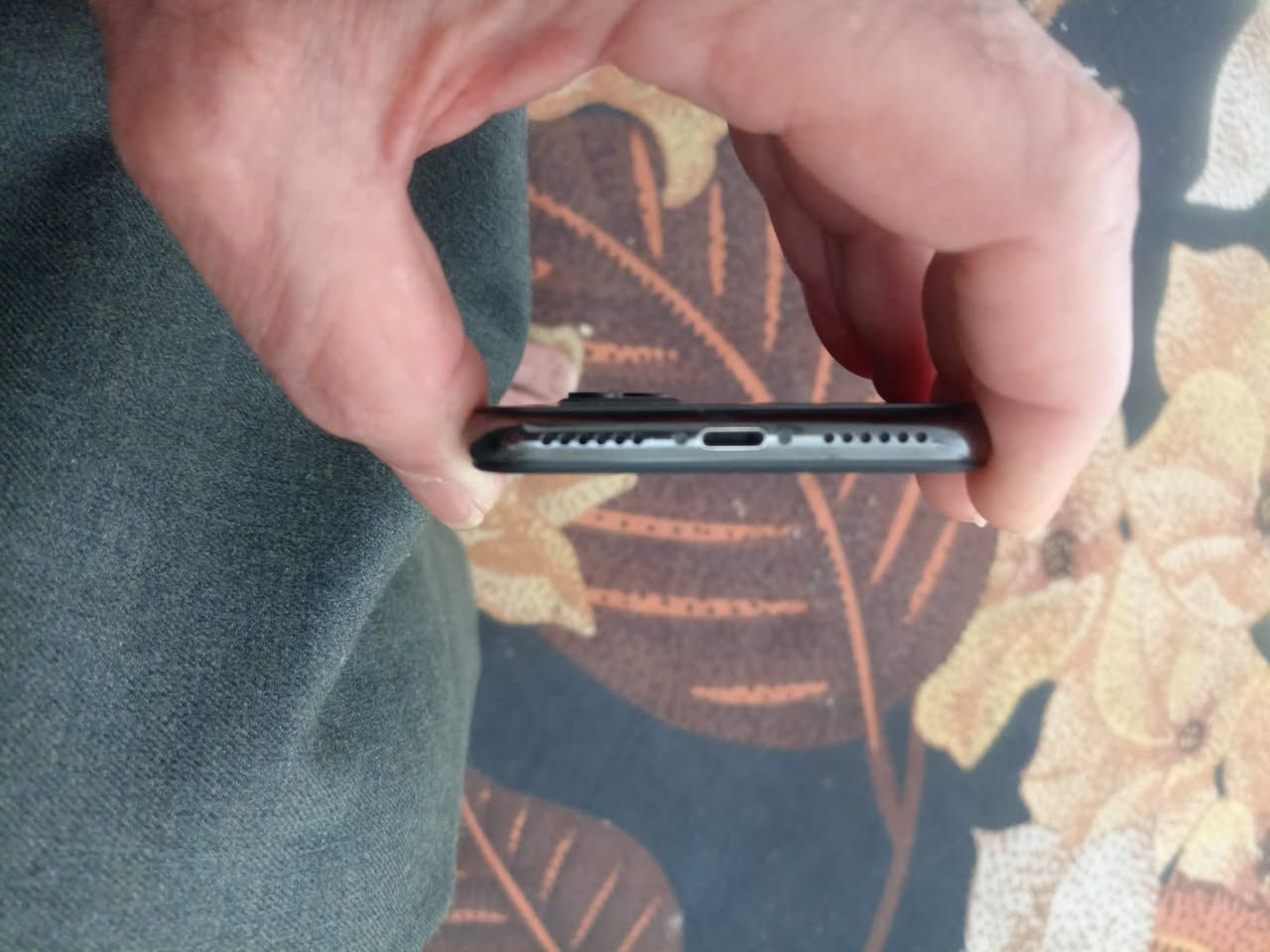 للبيع أكس عادي نظيف جدا شخط مابي محور 13 بروماكس ذاكره 256 بطاريه 72 مابي اي خلل كامرات زلال بي لاصق وكفر برو ماكس للجماليه ظهره نظيف جدا بلادي مكاني الغزاليه السعر 150 الخاص مفتوح *********** بي واتساب
