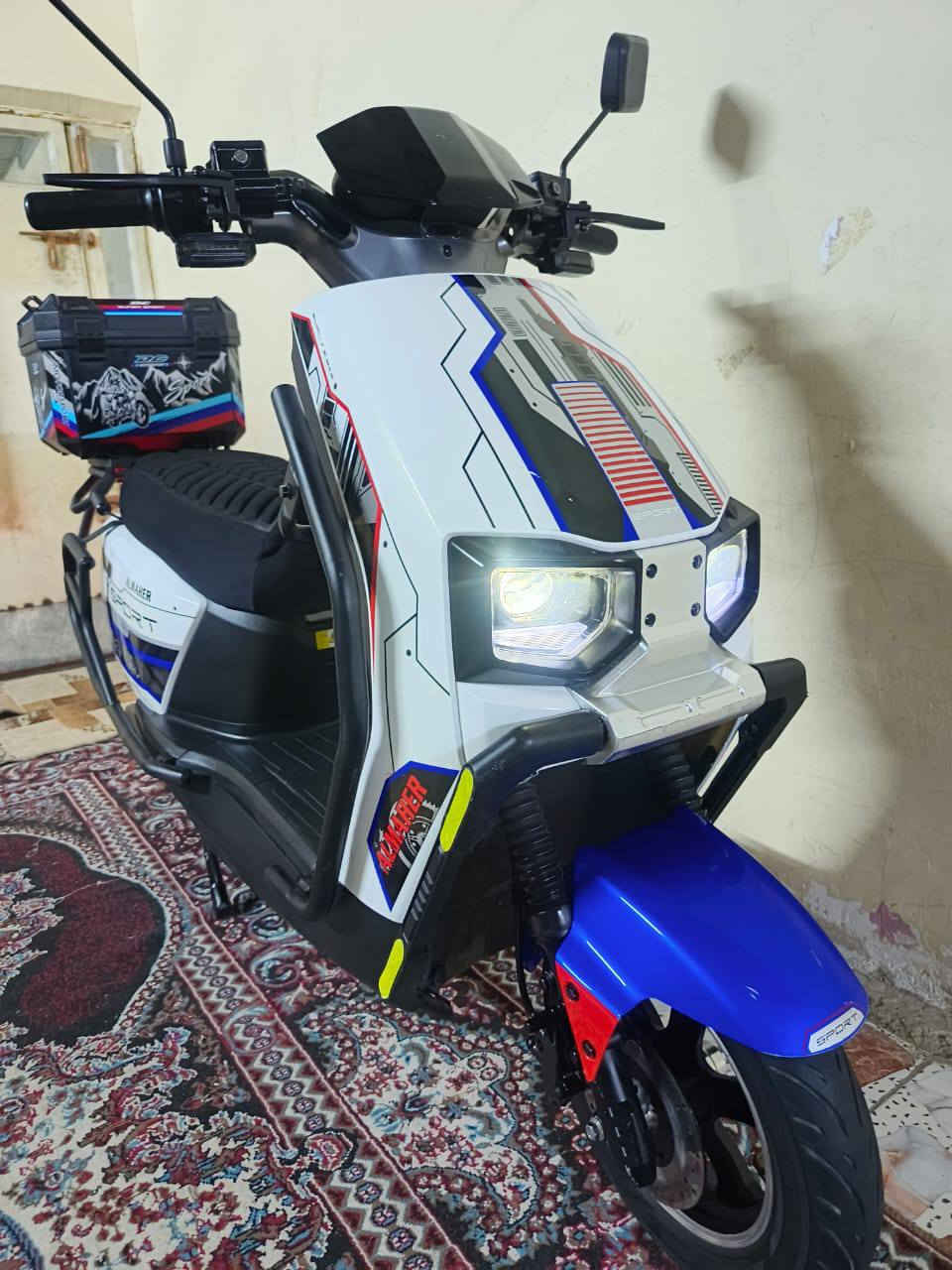 السلام عليكم حبايبب دراجه سكنس مدرع ام عيون مديل 2025 للبيع دراجه جديده شخط واحد مابيها مكفوله كفاله عامه وصل الشراء موجود
تفاصيل الدراجه 
شاشه تاب ذميه لكشف العطال ولتنبيهات
بريك امامي خلفي دسك هايدروليك 
حساس بريك امامي خلفي
لايت عالي ناصي زنون
بك لايت خلفي لد
دبل اشاره لد ليزري
نضام بك الرجوع الى الخلف
نضام بارك 
مثبت سرعه
ملف الدراجه 2000
عدد البطاريات 6 مصطره الحجم الكبير
تقطع مسافه بل شحنه الوحده 70 كيلو حقيقي 
شاحنه تدعم الشحن السريع وليقاف الذاتي عند امتلاء البطاريه
درع محيطي 380د لحمايه الدراجه
تايرات جلاتين جبلي حجم 12
الشراي يتفضل خاص او التصال عله الرقم***********
مكان الدراجه بغداد ساحت عدن سعر الدراجه800 بيها مجال
