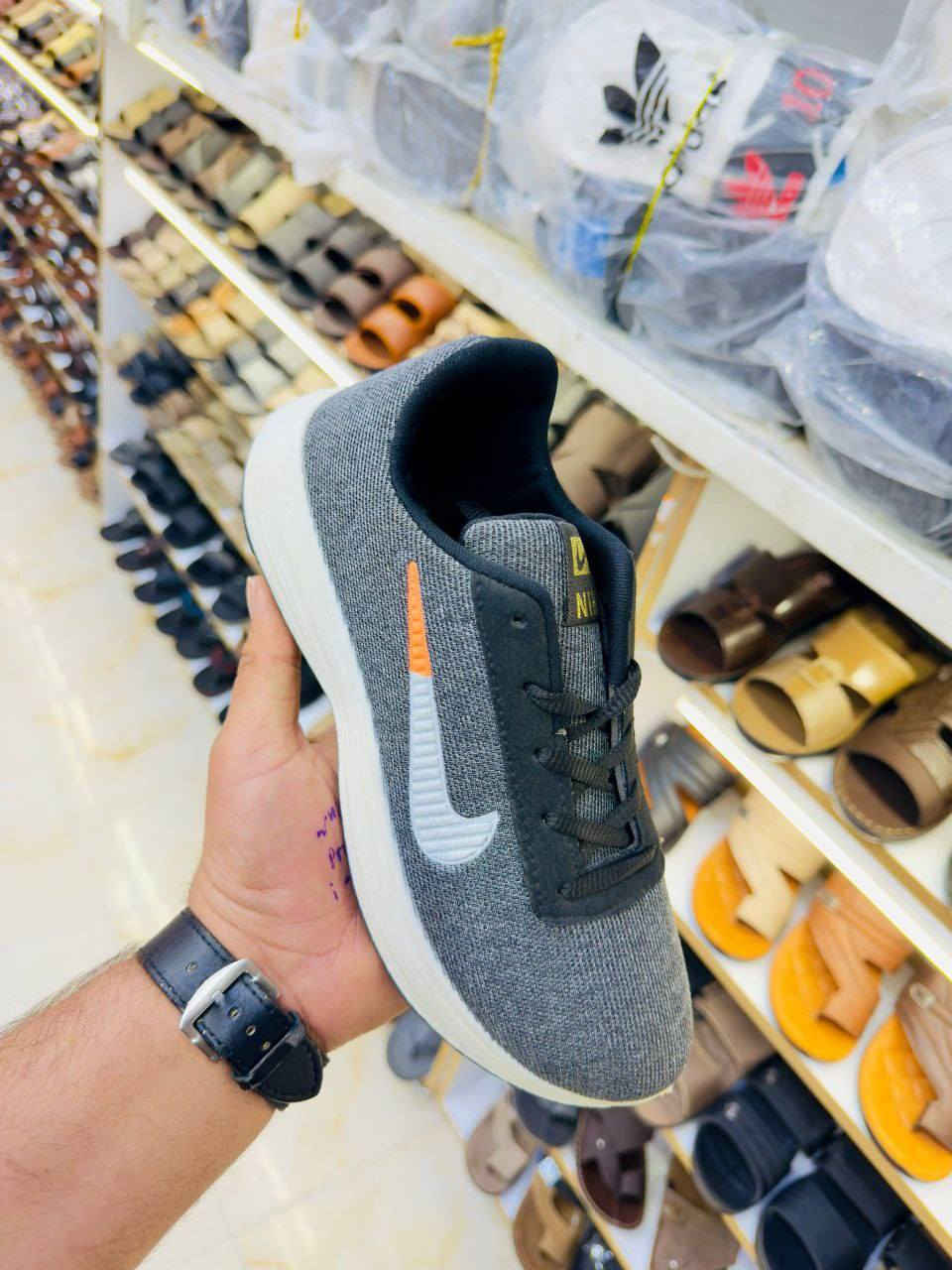 حذاء بوت رجالي عالي ايراني درجة اولى. 
كارتون 12 قطعة علبة لون واحد 
سعر الكارتون 52 الف. 
قياس 41 الى 44.. 
🚛يوجد توصيل لجميع المحافظات. 
https://t.me/wadq_g99


**إذا كنت صاحب هذا الإعلان وتريد حذفه لأي سبب، رجاءا أرسل رسالة إلى الدعم الفني**