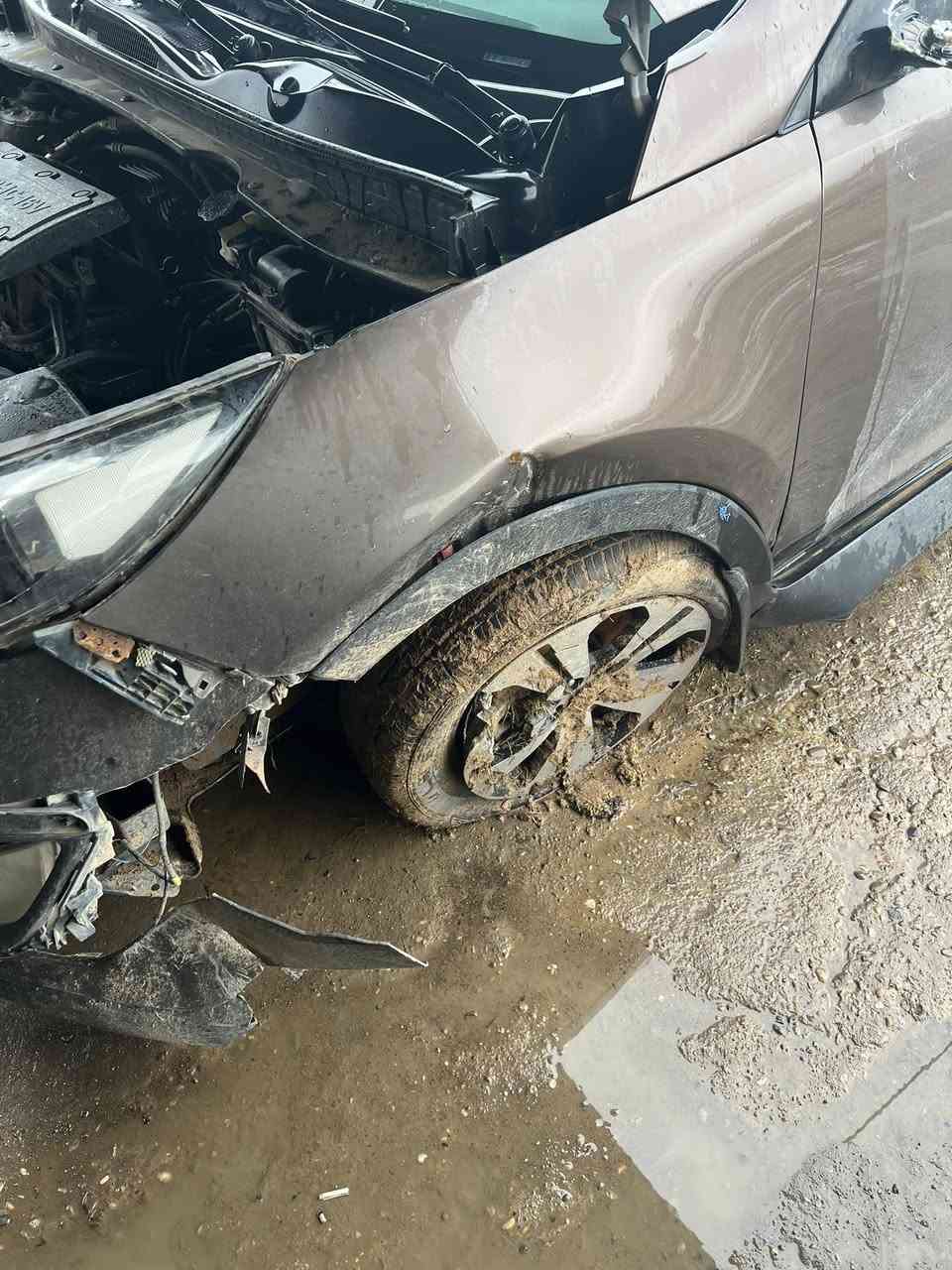 السلام عليكم
كيا سبورتج 
موديل 2012
سيارة ب اسمي 
حادث بسيط بس جاملق وصندوق اشوية من السقفية
السعر 75
***********
