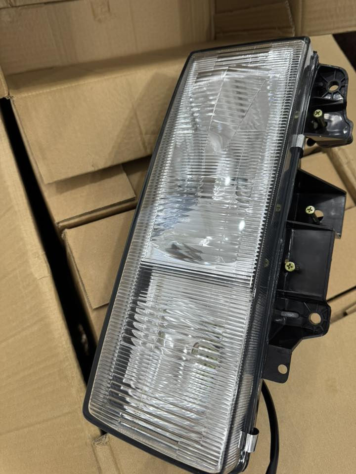 لايت نيسان اصلي مع كلوبات داخليه سعر زوج 80 الف 
ويوجد توصيل ل جميع محافظات العراق 
رقم اسياسيل 
***********
رقم كورك 

***********
