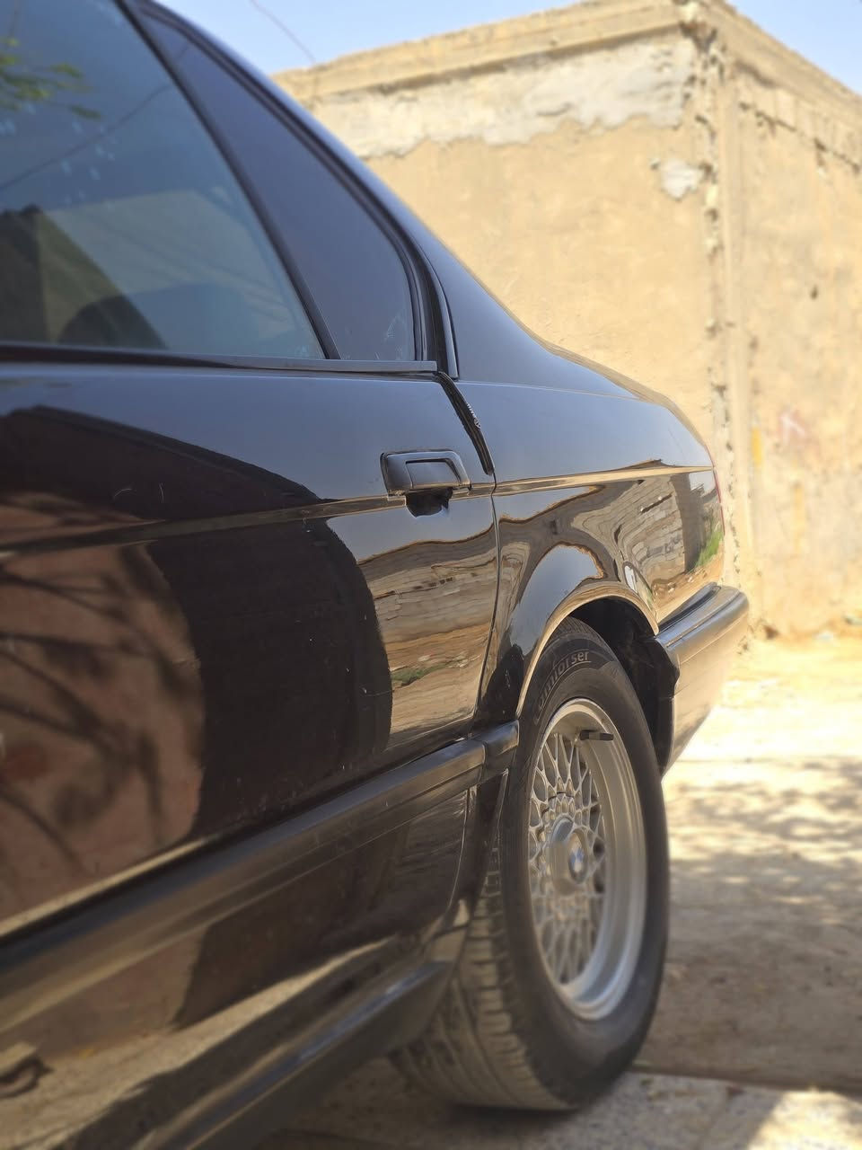 Bmw730 .6
تبريد ثلج 
كشنات تحكم 
سياره بلاديه قطره معجون مابيها 
مصبوغه فقط 
سياره متصرف عليه ربع 
وين ميعجبك تروح بيهة 
ترايك 250 
صرفيه البانزين عتيادي 
حاله حال اي سياره 6
سعر 61 وبيه مجال قليل 
مكاني واسط عزيزيه 
***********
اسف عل اطاله 🫡
