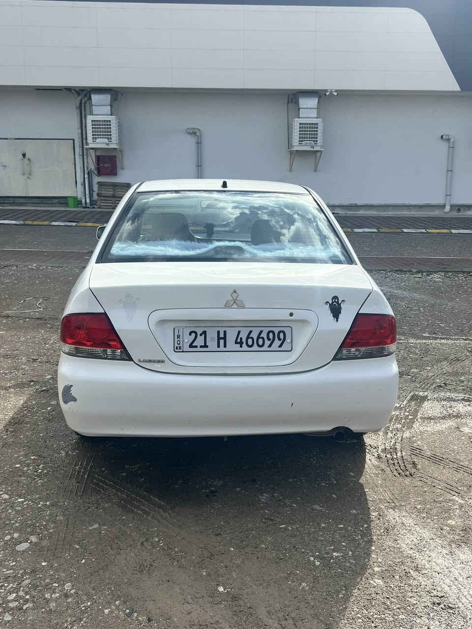 سلاموعليكوم. لانسر موديل2011كئرومه كينه به شه رت ته بريد مه زبوته دووپارجه ساردى تيايه  پيتاقه ى بانزينى هه يه  ماشالله سه ياره يه بئ عه يبه سعرى 95مه جالى تيايه ژماره مووبايل ***********
