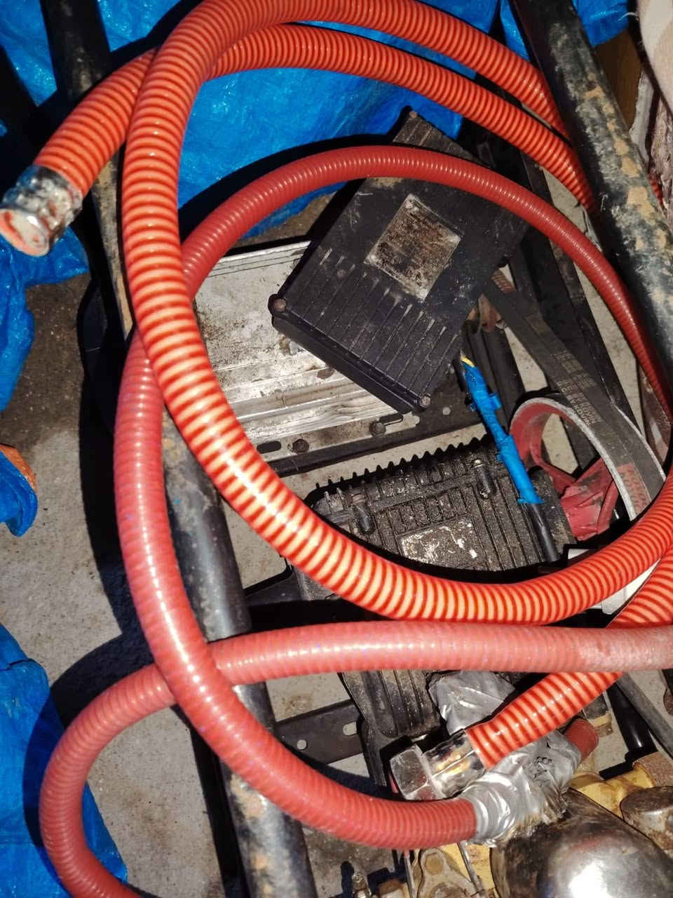 مضخه غسل سيارات     نضيفه  معه صونده مسلح   15متر   للبيت  200 الف  البصره نواب الضباط ***********
