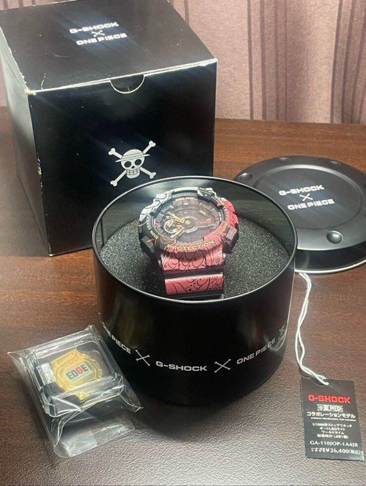 هذه ساعة Casio G-Shock x One Piece إصدار محدود، طراز GA-110JOP-1A4. 
الميزات الرئيسية:
تتميز الساعة بتصميم مستوحى من شخصية الأنمي الشهيرة مونكي دي لوفي (Monkey D. Luffy) بطل سلسلة "ون بيس".
الألوان الأساسية هي الأسود والأحمر مع لمسات صفراء.
العقرب عند مؤشر الساعة 9 مصمم على شكل قبعة القش التي يرتديها لوفي.
موديل GA-110JOP-1A4 هو ساعة تناظرية ورقمية معاً، ومقاومة للصدمات والماء حتى عمق 200 متر.
تم إصدار هذا الإصدار بالتعاون الرسمي في يوليو 2020، ونفد بسرعة كبيرة في السوق.  
الساعه ماملبوسه ابد نضافه 100
السعر 200 الف سعرهة بل الوكالة 590 دولار


**إذا كنت صاحب هذا الإعلان وتريد حذفه لأي سبب، رجاءا أرسل رسالة إلى الدعم الفني**