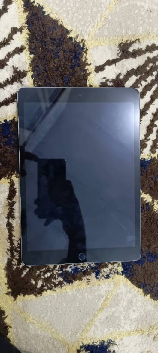 ايباد 9 للبيع ذاكره 32 مامتعوب مابي اي مشكله جديد  المستخدمه طفل ومامهتم بي بي شخوط بس بضهره فقط  رقم *********** سعر.  260 وبي مجال مكان ميسان قلعه صالح
