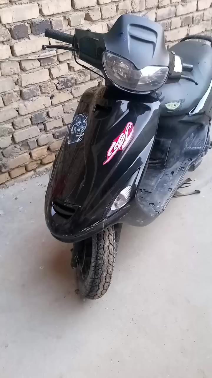 سلام عليكم دراجه فراشه نضيف  المكينه خير من الله  صالنصه رياضي الدراجه نضيفه مدرايه بل دهن والبانزين شرط محسن الدراجه مال جناي السعر 450 بيه مجال حك الجيه التواصل *********** واتساب او رقم  المكان بابل شارع 80 نجف
