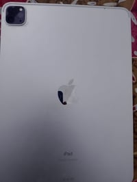 ايباد m1 ما مفتوح صارله اقل سنه يمي مبي شي غير لمس أصابع ب شاشه بسعر 6...