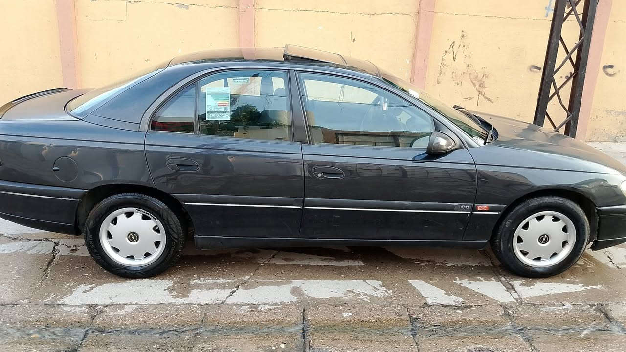 أوميكا بزون موديل 95 حجم 20 محرك كبس كير عادي رقم انكليزي نينوى بسمي سيارة وضع شركه طخم امامي وخلفي جديد داخل غرفه جديده كابون ورقي بيها قفل مركزي بردة خلفيه كهرب بطاريه جديده اطارات جدد بدون تبريد  بيها صبغ بوند وصندوق تقحيل بدون أي ضرر  مكانها الجانب الأيمن.. سعرها 48استفسار ***********
***********
