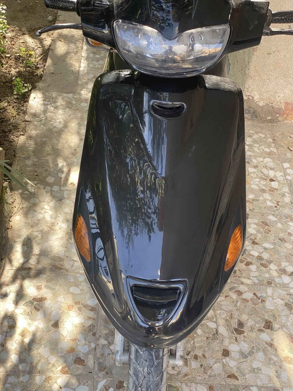 السلام عليكم ورحمة الله وبركاته 
دراجة فراشة جديدة محرك ناعم ومعدل خير من الله 
كهربائيات كلها شغالة سلف هندر كهربائيات 
كله رقم 1 
السعر 375 الف 
العنوان حلة - مركز ***********
