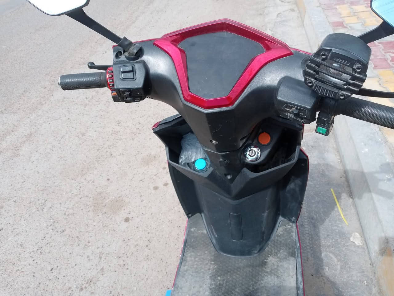 دراجه نوع سكنس من شركه MTR خفاش 2024
مواصفات
6باتري 
نضام رجوع للخلف 
لايت زنون عالي ناصي 
صندوق اضافي 
السرعه القصوى 55 km
تقطع مسافه 40k
نضام ABS مانع انزلاق
هورن طاط 
3 سرع 
كشاف ضباب امامي 
ماشيه 3000كيلو 
السعر 800 وبيها مجال 
رقم هاتف ***********
