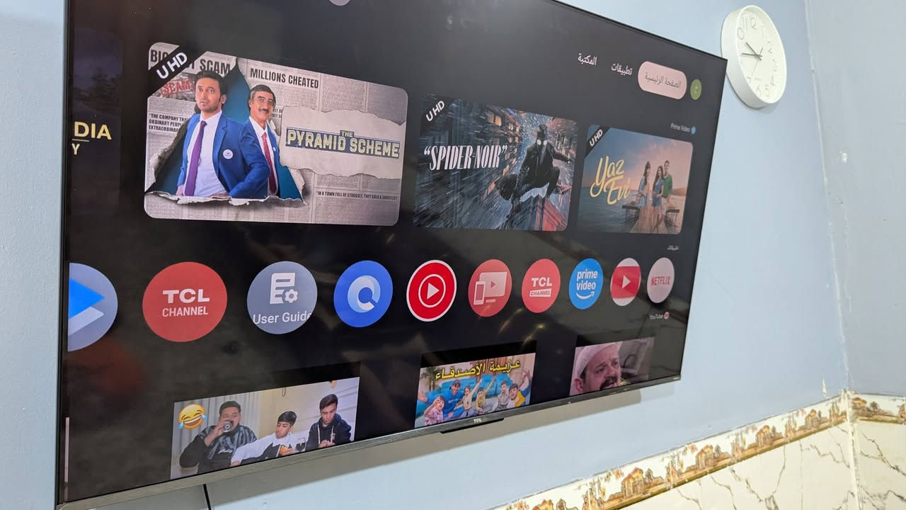 المواصفات الكاملة لتلفزيون TCL 55C735: [1, 2]
📺 الشاشة وجودة الصورة

نوع الشاشة: QLED (Quantum Dot) لألوان غنية وواقعية.

حجم الشاشة: 55 بوصة.

الدقة: 4K Ultra HD بدقة 3840 × 2160 بكسل.

معدل التحديث: يدعم 144 هرتز (VRR) لمنع تمزق الصورة.

تقنيات الصورة: Dolby Vision IQ و HDR10+ و HLG لتحسين التباين.

معالج الصورة: معالج ذكي يدعم تقنية تتبع الحركة MEMC وسلاسة العرض. [1, 2, 3, 4, 5, 6, 8, 9]

🎮 ميزات الألعاب (Game Master)

المنافذ: منافذ HDMI 2.1 تدعم دقة 4K بمعدل 120Hz/144Hz.

تقنيات المزامنة: FreeSync Premium من AMD لتقليل تأخر المدخلات (Input Lag).

وضع الألعاب: ميزة ALLM (وضع زمن الانتقال المنخفض التلقائي) وبار الألعاب الخاص (Game Bar). [1, 2, 4]

🔊 الصوت

النظام الصوتي: مجهز بنظام سماعات من شركة Onkyo العالمية.

القدرة الصوتية: 20 واط (10W × 2).

تقنيات الصوت: Dolby Atmos و DTS-HD لتجربة صوت محيطي وسينمائي. [1]

🧠 النظام والذكاء الاصطناعي

نظام التشغيل: Google TV المطور مع إمكانية الوصول لمتجر التطبيقات والمنصات (Netflix, YouTube).

التحكم الصوتي: يدعم المساعد الصوتي الذكي (Google Assistant) والتحكم بدون استخدام اليدين.

المشاركة الذكية: مدمج به Chromecast ودعم Apple AirPlay 2 للمشاركة المباشرة من الهاتف. [1, 2]

⚙️ العتاد والاتصال

الذاكرة: 3 جيجابايت رام (RAM) مع ذاكرة تخزين داخلية 32 جيجابايت.

التوصيل: واي فاي ثنائي النطاق (2.4G/5G) وبلوتوث إصدار 5.0.

المنافذ: 4 منافذ HDMI ومنافذ USB. [] سعر400الف مكاني بغداد وره سيطرت الشعب شاشه فقط اكووصخ فوك مامبين ابد باقي مكفول


**إذا كنت صاحب هذا الإعلان وتريد حذفه لأي سبب، رجاءا أرسل رسالة إلى الدعم الفني**