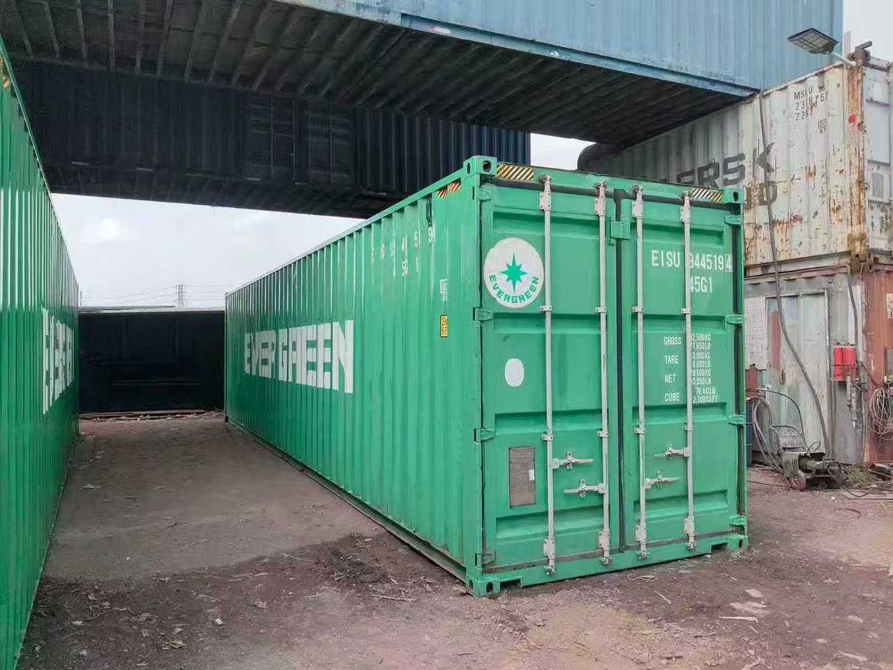 بسم الله رحمن الرحيم
حاويه طول 12 متر ارتفاع 290 نضافه 99‎%‎ 
العنوان:نجف حي الحرفين
هاتف:*********** على مدار 24 ساعه
