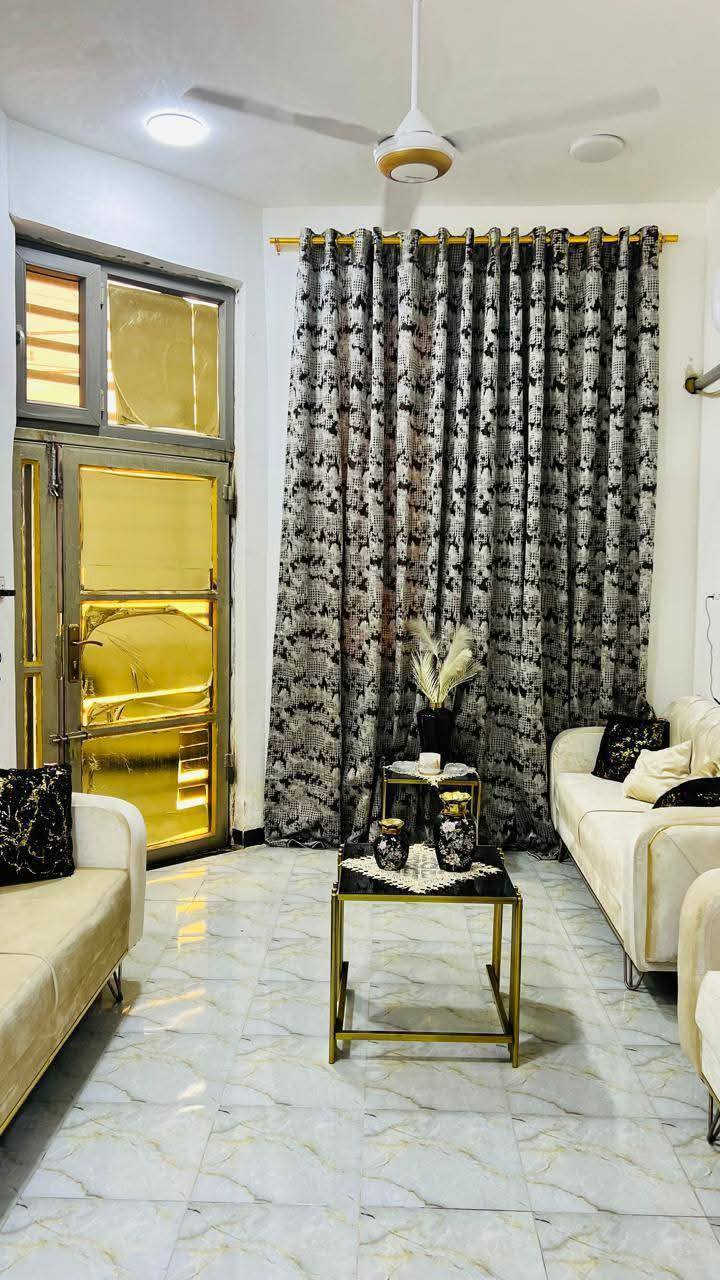 دار سكني #للايجار🏠

موقعه الديوانية #الاسكان_شارع_مكتب_الحياة 
البيت بناء حديث ونظيف كلش البيت طابقين 
يحتوي الطابق الاول علئ غرفه نوم وصاله ومطبخ وصحيات واستقبال وطارمه زغيره 
يحتوي الطابق الثاني علئ غرفتين نوم وصاله 

 #للاستفسار اكثر 
#واتساب_اتصال_***********
أو مراجعه مكتب السند للعقار الكائن في الجزائر شارع المطاعم مقابل مدارس التفوق الاهليه

