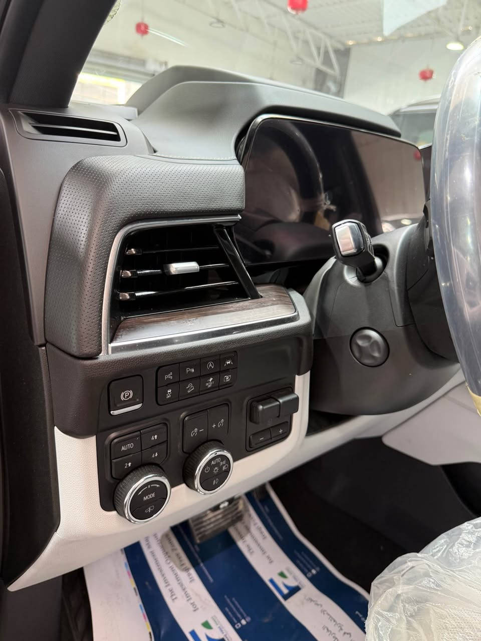 شركة الخليج العربي بغداد النهضة الشارع الثاني (*********** / *********** / ***********)
السعر (114.500مليون) مع الرقم 
* تاهو برايمر زيرو 2025 الشكل الجديدي رقم بغداد 
* ⁠ضمان وكالة المنصور 
* ⁠الموديل 2025 رقم بغداد
* ⁠اللون اسود العداد (زيرو)
* ⁠حجم المحرك : 5.3 Cc
* ⁠خمس كامرات محيطية 
* ⁠نظام الرفع (جكات)
* ⁠دفع رباعي (4 * 4)
* ⁠فتحة سقف (بانوراما)
* ⁠شاشات عدد (3) 
* ⁠دوسات كهرباء 
* ⁠ردادارات تحديد مسار 
* ⁠قيادة ذاتية توقف ذاتي 
* ⁠كراسي كهرباء تبريد وتدفئة 
* ⁠جنطة كهرباء 
* بصمه تشغيل بصمات ابواب 
* رادار نقطة عمياء تحديد مسار 
* نظام تشغيل واطفاء السياره ذاتي نظام تحديد مسار
* ⁠حساس امامي خلفي 
* ⁠شركة الخليج العربي 
بغداد النهضة الشارع  الثاني ***********
السعر (114.500 مليون دينار) مع الرقم 
نضام البيع المباشر والمراوس (جملة مفرد)
ملاحظة:- يتوفر لدينا جميع انواع التاهو الجمسي بغداد, العراق
