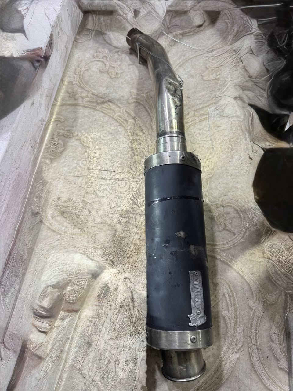 سلام عليكم
بور كومندر كاوسكي ٢٠٠٤ 
صالنصه مايف اصلي
كشن خلفي ٢٠٠٤ بلادي
دوسات رجل خلفيه ٢٠٠٤
توصيل موجود
خاص او ***********
