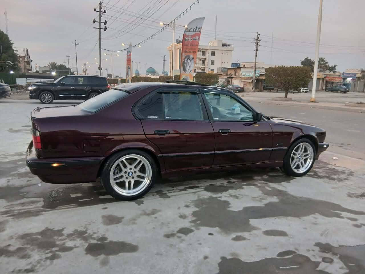 السلام عليكم للبيع بي ام 525  1993اصل بليته وسنويه شرط التحويل صدر امامي خلفي ويل M
مصبوغه جماليه بدون حادث تبريد ثلج 
🥶كير مكينه خير من الله كهربائيّة كله شغاله سياره فتحه 3طكات محدثه 1995محرك مسكر فانوص السعر(73)وبيه مجال العنوان الفلوجه رقم انبار
***********
*********** بغداد, العراق
