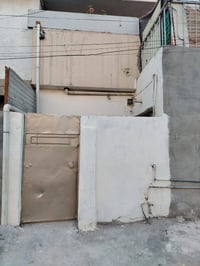 بيت للايجار بالدورة شارع 60  مقابل افران اليسر  استقبال ومطبخ ومنافع و...