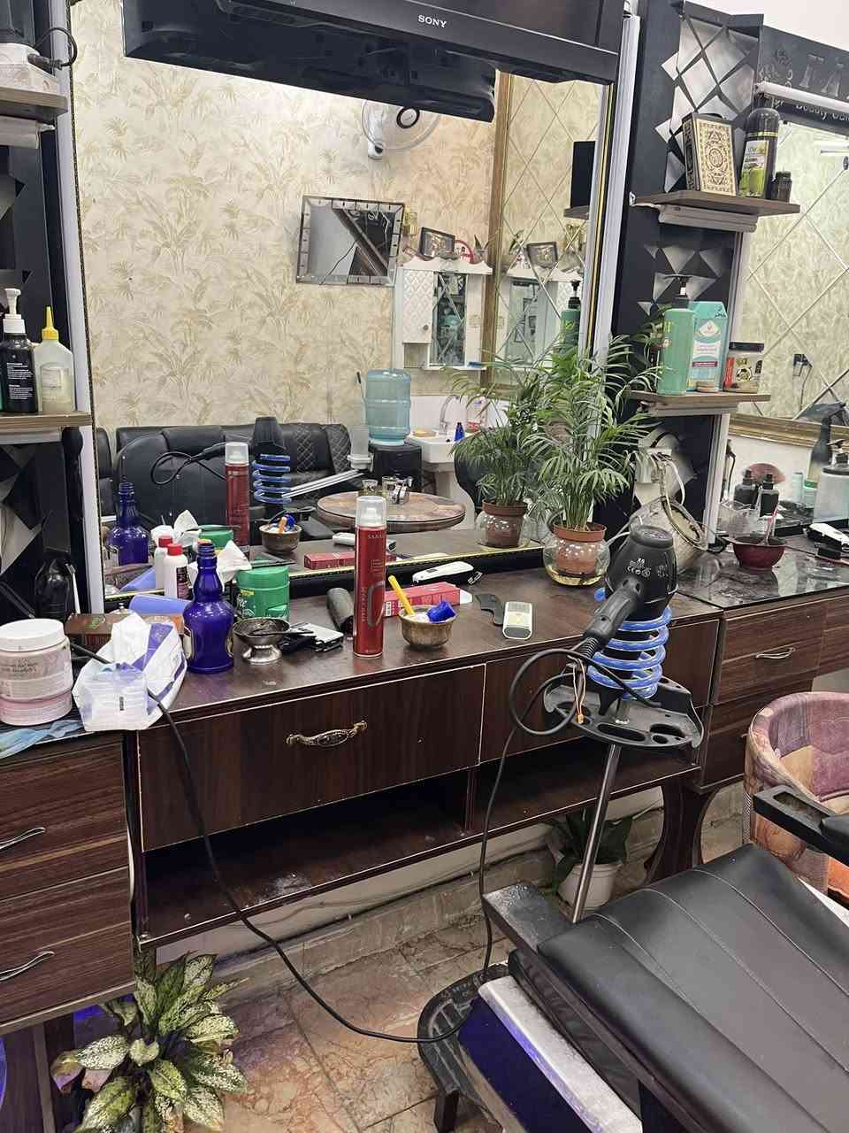 للبيع ميز حلاقه عدد 3السعر 400/***********
