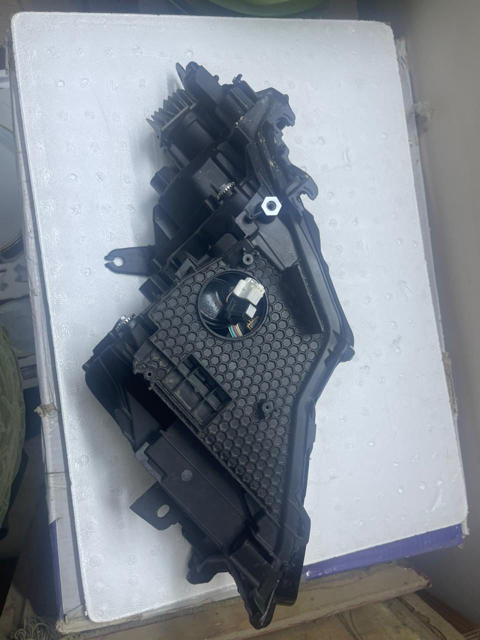 متوفر لايتات اصليه خليجي  كراون ٢٥
الي يريدهن يتصل //***********
