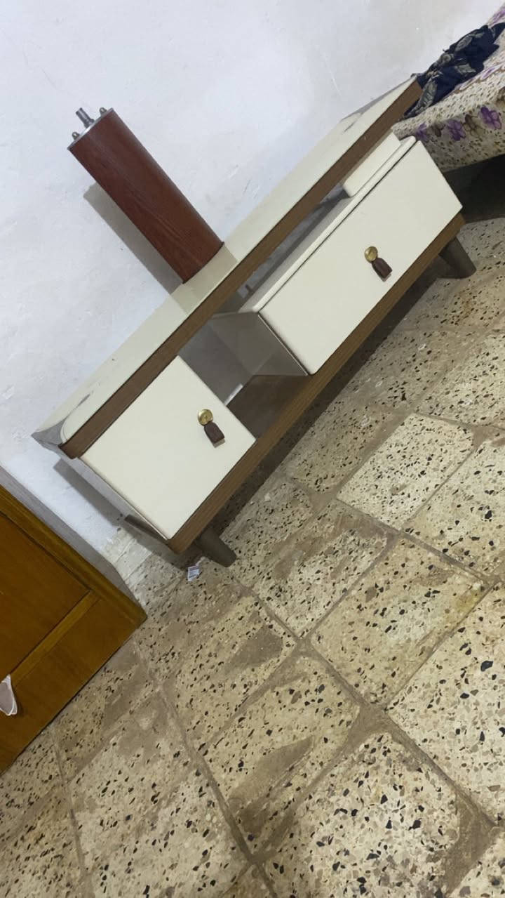 ميز بلازمه نضيف السعر 50 وبي مجال


**إذا كنت صاحب هذا الإعلان وتريد حذفه لأي سبب، رجاءا أرسل رسالة إلى الدعم الفني**