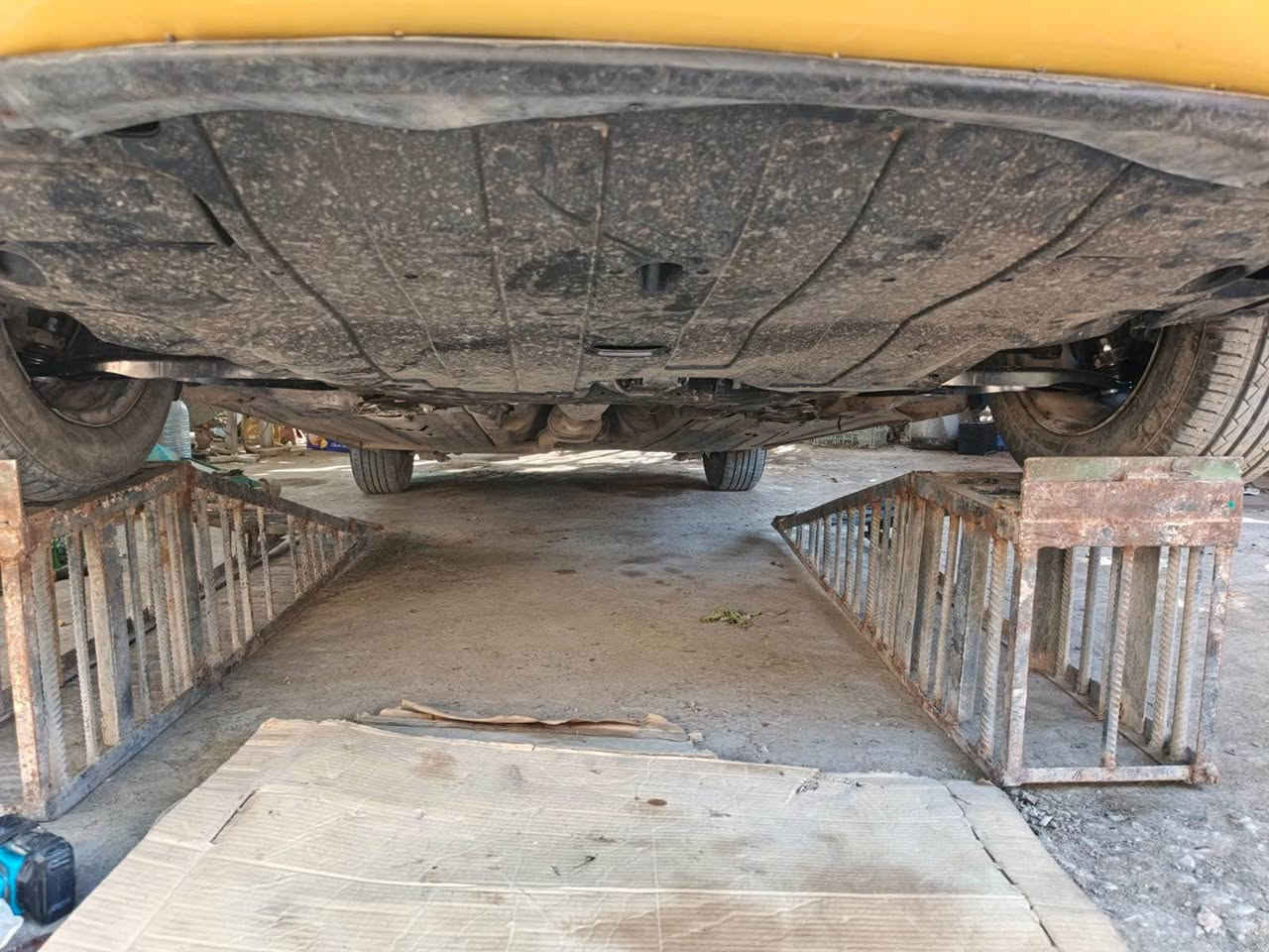 سلام عليكم 
النترا موديل ٢٠١٥ وارد امريكي جاهزة ان شاء الله بسمي 
مكاني حي القادسية او اليرموك 
السيارة صارلها عندي عشر سنوات نظيفة ومحافظ عليهة والصور كدامكم وداخلهة نظيف مدايس ولا منتف تبريد ثلج تحكمات كامرة خلفية شاشة لمس اصلية
رقم بغداد 
كير محرك تبريد كلة جاهز محرك ٢٠٠٠
عليهة منظومة غاز كل اسبوع يلة تفول مرة والحمد الله 
ترهم مراوس بشي وانطي فرق 
والصور كدامكم 
حادثها جانبي الباب مال السايقوالوراه والداير مال جاملغ شخط ارباك فقط جانبي دركة ودشبول بلاد 
وهنا اطخت عندي فوك الايت شي قليل 
*********** بغداد, العراق
