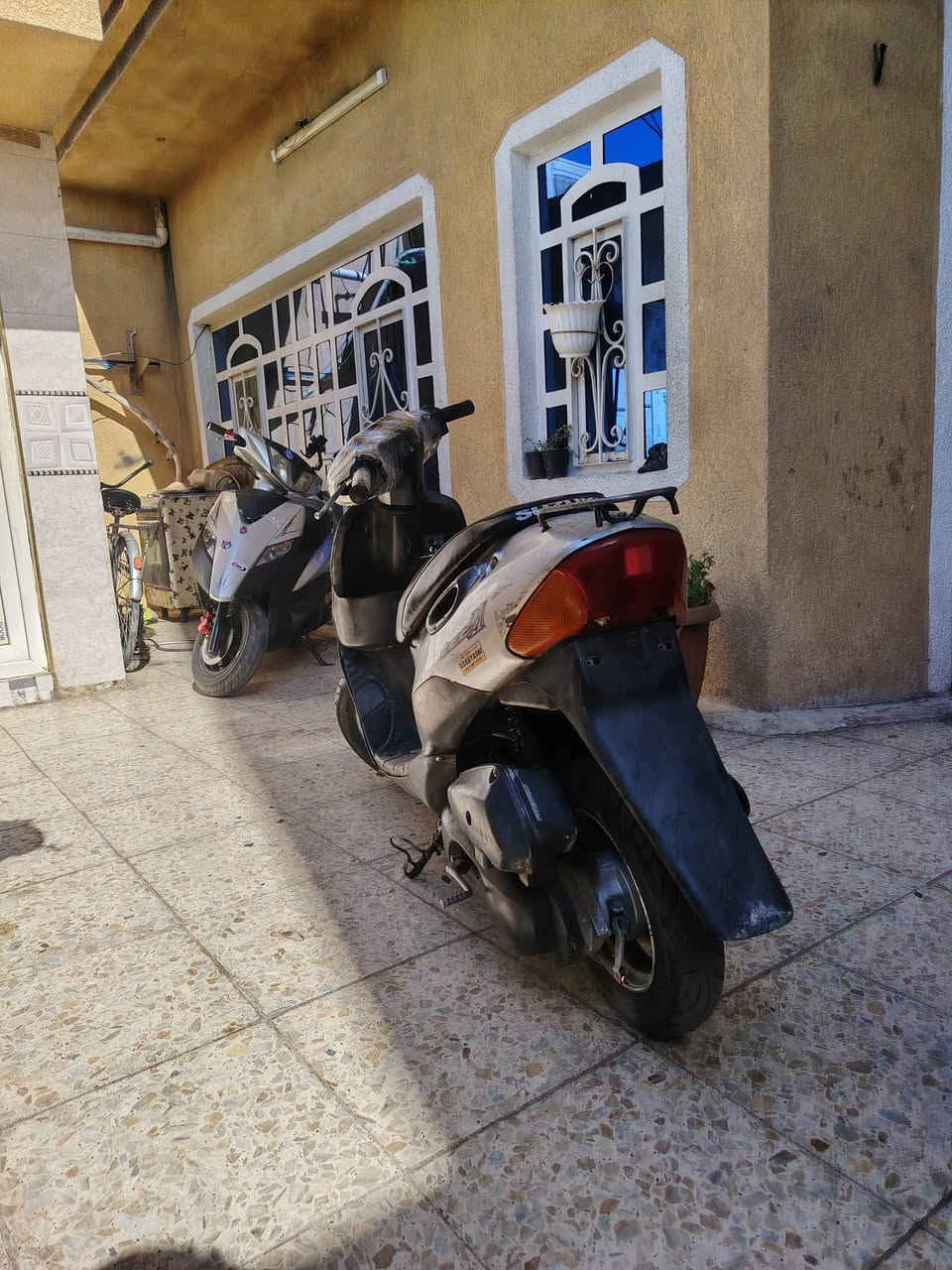 دراجه سوسوكي مصطره نضافته مثل ماواضح بصور دراجه نضيفه مرك ناعم هندر وسلف وسلف عوزه فس فيوز قفل جنطه قفل بانزين قفله 85 بغداد الحريه شارع 20 )***********
