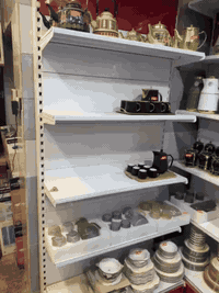 رفوف للبيع اثنين منهن الطول 120 سم او واحد منهن الطول متر 6 طوابق درجه اولى وزن ثقيل سعر الستاند كامل 130 الف استعمال قليل للتواصل ***********
