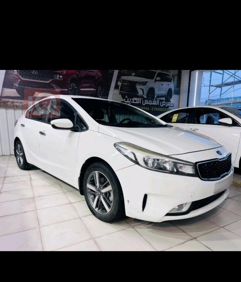 السلام عليكم
كيا سيراتو موديل 2018 السيارة خليجية محرك 1600 سلندر 4 اوتماتيك ماشية 97,000 
بيها صبغ قطعتين فقط والسيارة خير من الله مال جناية 
المواصفات 
كاميرا خلفية 
التحكم على المنحدرات 
مستشعر وقوف 
شاشة 
مراقبة النقطة العمياء 
2 وسادة هوائية 
مصابيح زنون امامية 
ابل كاربلاي 
ورقم السيارة بغداد خصوصي 
تحويل ثاني يوم 
السعر 128$ 
وبيها مجال 
مكانها بغداد 
والراغب بل شراء يتصل ومايكون خاطرة الة طيب 
الرقم 
***********
