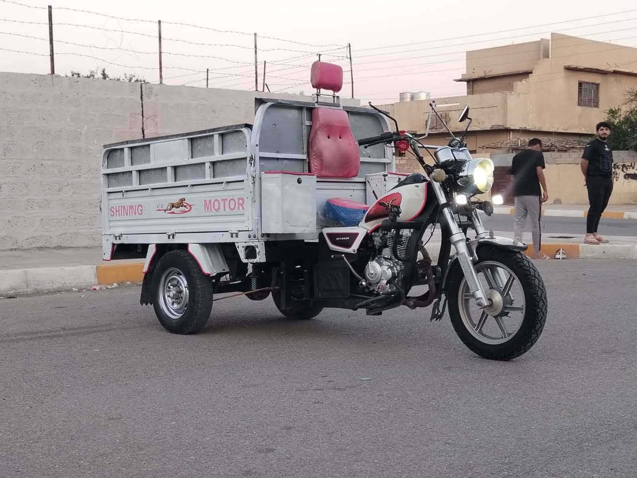 سلام عليكم عندي هاي الستوته فحل قلاب شاخوان 2019 بليته ومنفيس محرك صفر 2025 جديد ستوته بلادي شرط ركبه محرك كهربائية كلها شغاله ستوته مال جناي السعر مناسب 1.275 وبيها مجال بصيط حك الجيه شراي خابرني ما متواجد ع فيس ***********
