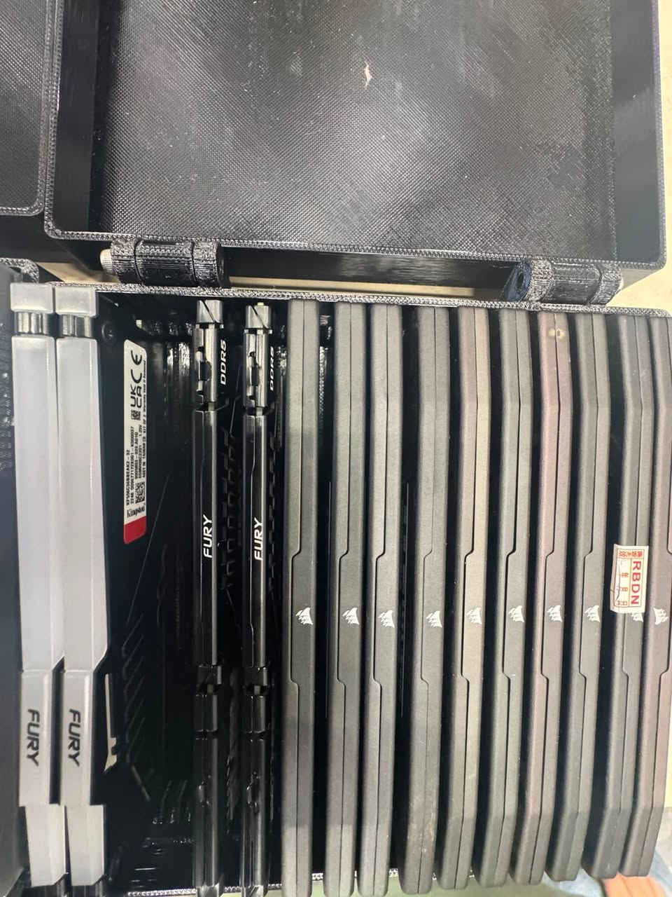 🔥 رامات DDR5 جديدة متوفرة وبأسعار منافسة 🔥

✅ جميع الرامات جديدة 100%
✅ ضمان 6 أشهر
✅ أداء ممتاز للألعاب، المونتاج، والاستخدام الاحترافي
✅ الكمية محدودة

📦 الأسعار:

🔹 G.Skill DDR5 16GB×2 5600MHz — 340$
🔹 G.Skill DDR5 16GB×2 6000MHz — 365$
🔹 G.Skill DDR5 16GB×2 6400MHz — 390$
🔹 G.Skill DDR5 16GB×2 6800MHz — 405$
🔹 G.Skill DDR5 16GB×2 7200MHz — 450$
🔹 G.Skill DDR5 16GB×2 7800MHz — 495$

🔹 Acer Predator Elite 2×32GB 6000MHz CL30 (Original Box) — 745$

🔹 KingBank RGB DDR5 16GB×2 6000MHz — 350$
🔹 KingBank RGB DDR5 16GB×2 6400MHz — 370$

🔹 KingBank / Asgard DDR5 8GB 5200MHz — 130$
🔹 KingBank / Asgard DDR5 8GB 5600MHz / 6000MHz — 140$

🔹 Kingston / Corsair DDR5 16GB 5600MHz RGB — 225$
🔹 Kingston / Corsair DDR5 16GB 5600MHz Non-RGB — 235$

📩 للحجز أو الاستفسار راسل الصفحة أو تواصل على الخاص.
🚚 يتوفر شحن إلى جميع المحافظات.
💯 السعر مقابل الجودة… والضمان يضمن راحة بالك.


**إذا كنت صاحب هذا الإعلان وتريد حذفه لأي سبب، رجاءا أرسل رسالة إلى الدعم الفني**