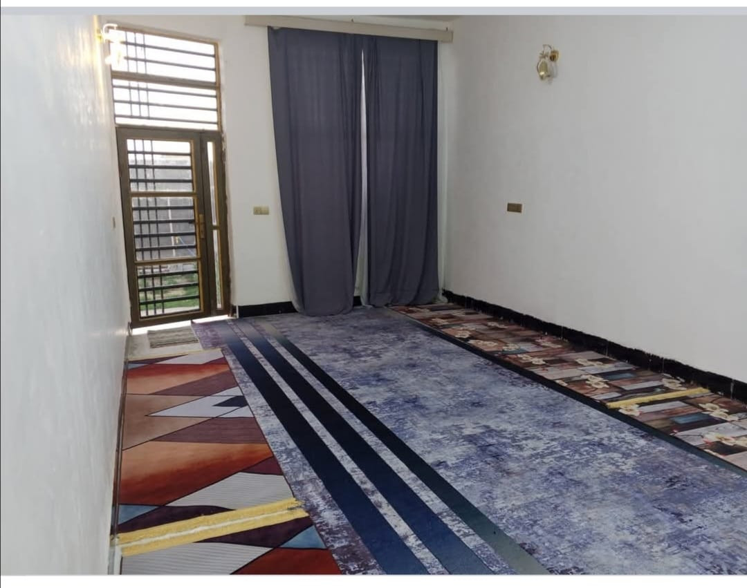 السلام عليكم للبيع بيت حي العدل مساحه 300 متر  الخدمات موجوده بناء حديث للاستفسار***********////***********
