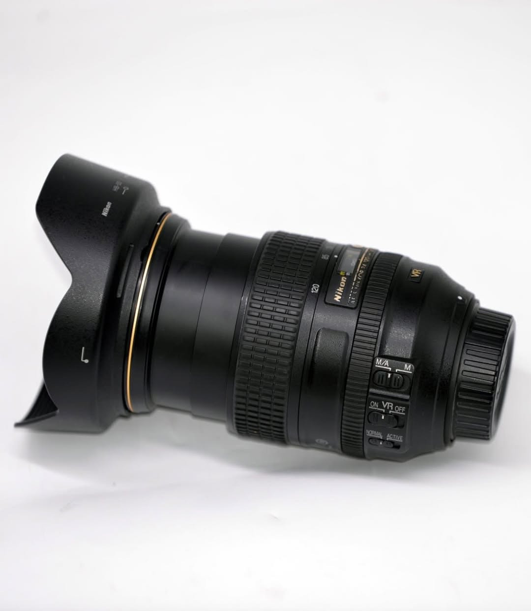 عدسه نيكون 24-120 نانو كرستال 💫
نضافه 95/100 ✅
كامله قباقه او هود او كورتون 
السعر 495 الف اوبيها مجال 
*********** يوجد توصيل 🚚
