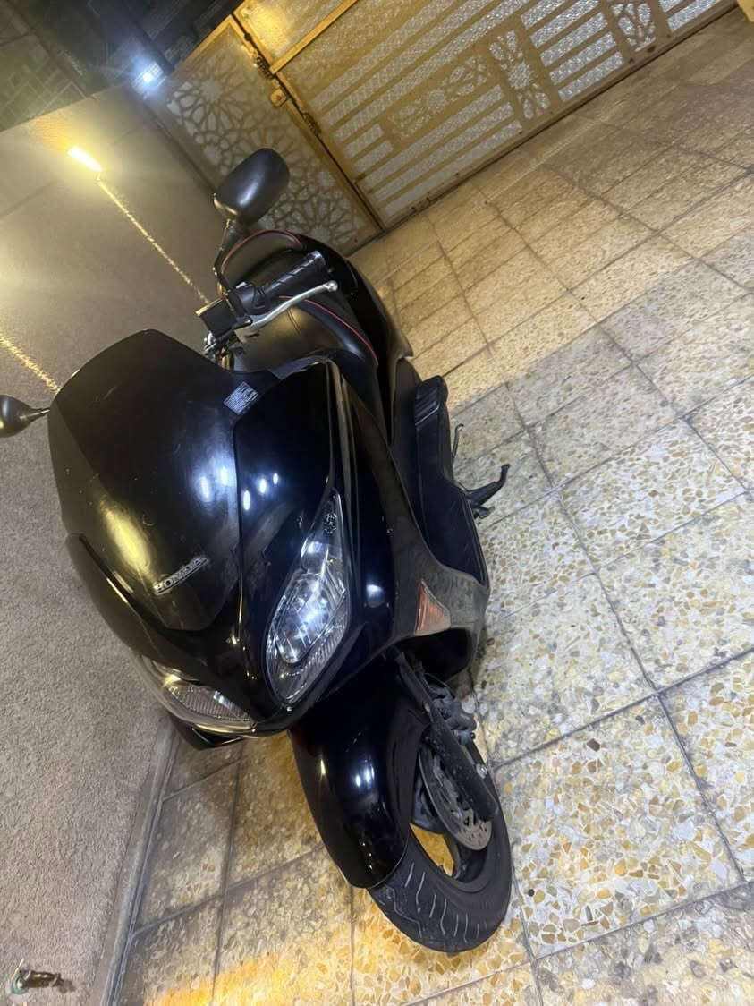 سلام عليكم شباب فورزه 08بل الجيس جديده ماشيه ١٥ الف مابيها اي نقص سعرها ١٧٠٠ مليون وسبعميمه وبيها مجال مكان بغداد ***********

