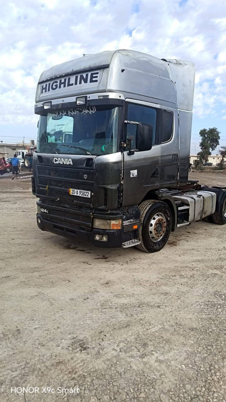 السلام عليكم سيارة للبيع موديل 1999 باسمي شرط تحويل  سنويه جديده ل 2030 ذات جوانب متحركه دبل مناميه كير عادي مكفوله كفاله عامه من مكينه + كير + شاصي  ومحرك بم ونوزل سعرها 125 وبيه مجال للاستفسار الاتصال على الرقم   ***********/***********
