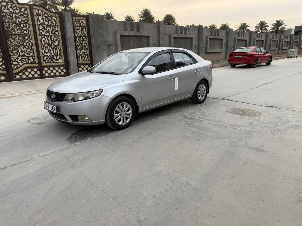 تقبل الله طاعتكم اخواني
سيراتو موديل ٢٠١٠ خليجي محرك ١٦٠٠ دوش 
سيارة مكفوله من ضرر والصبغ عدى كلير شي قليل بالبنيد 
محرك كير كفاله صدر تخم تاير جديد رقم سنويه جدد 
السعر ( ٩٣ ) مكاني بعقوبه / ***********
