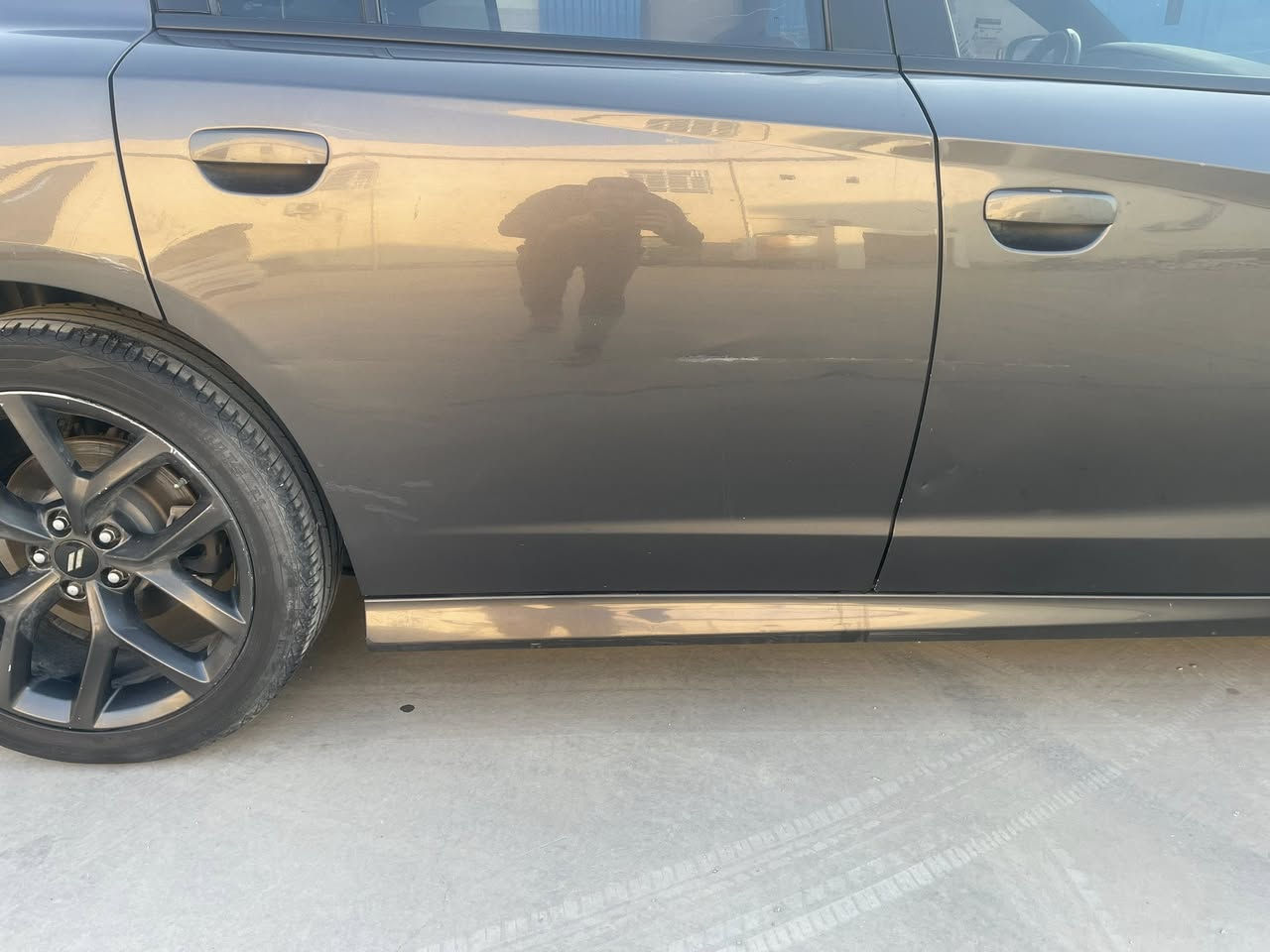 السلام عليكم 
جارجر GT موديل ٢٠٢٠ 
سعة المحرك 3600
ماشية 77 الف ميل
سيارة نظيفة بيها بعض الملاحظات مثل ما موضح بالصور
ايرباك مرجع سستم
العنوان ميسان
السعر ٢٠٥ 
رقم بغداد مشروع وطني 
للأستفسار ***********
