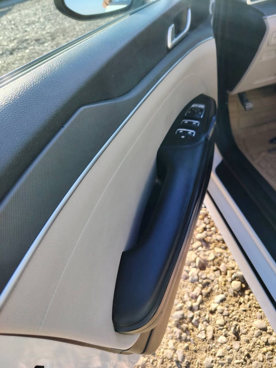 السلام عليكم.
كي فايف موديل ٢١ خليجي رقم بغداد  صبغ جاملغ أمامي فقط بدون ايرباك بدون دواخل محرك دوش ٢٠٠٠ كاميرا حساسات رادارات اشارات بالمرايا م+ مرايات شفط حدادية شركه+ تخم تاير بالكارتون+ باتري جديد+ مفروشة الارضية جلد درجه اولى  استقطاع مباشر باقي شهر واحد فقط وينتهي التسديد
مكاني قلعة سكر
***********
