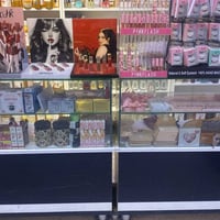 فاترينات • رفوف • استخدام قليل