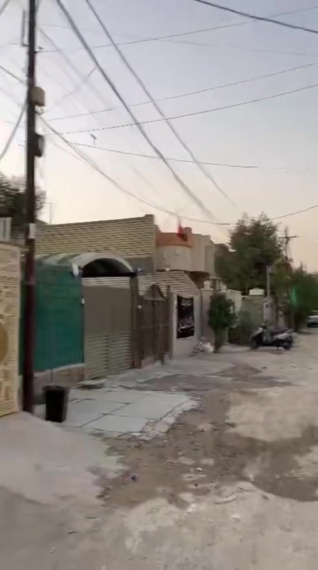 دار للبيع في منطقة الرئاسة شارع عشرين بفرع خدمات حمودي مساحة الدار ٧٥ متر للاستفسار التصال على الرقم ***********
