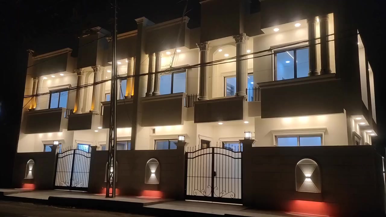 #عروض_مكتب_سيدار_للعقار

👈🏻داران للبيع بناء حديث 

👈🏻الموقع: حي الصديق

🔴الاتجاه : شروق 

⬅️المساحة 100 م واجهة 10 شارع تبليط

🏠يتكون من طابقين

♦️الطابق الاول

كراج +استقبال+هول+مطبخ+مشتملات + غرفة نوم 1

♦️الطابق الثاني 

 3 غرف نوم+ هول+مشتملات+ بيتونه

↙️للاستفسار 

مراجعة مكتب سيدار للعقار الكائن في حي البلديات الشارع الذي يربط جامع الصائغ بجامع السليمان قرب كهربائيات الصقر

☎️الاتصال على الرقم
***********
