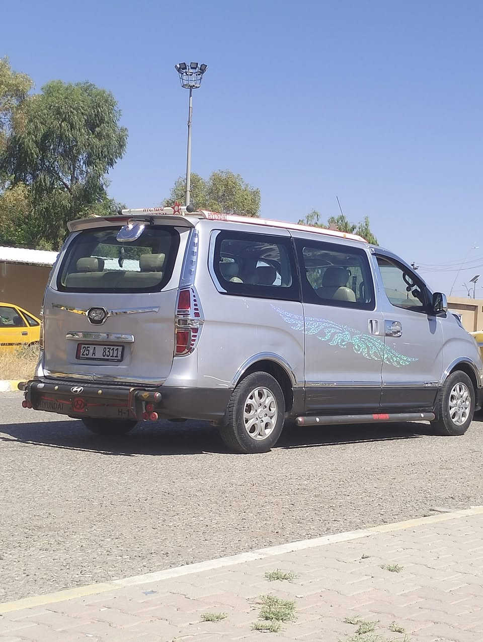 سلام عليكم سياره استاركس للبيع موديل 2009 رقم كركوك سياره نضيفه مال بيت تخابر بيك خير وتدلل مكان كركوك تازة ***********
