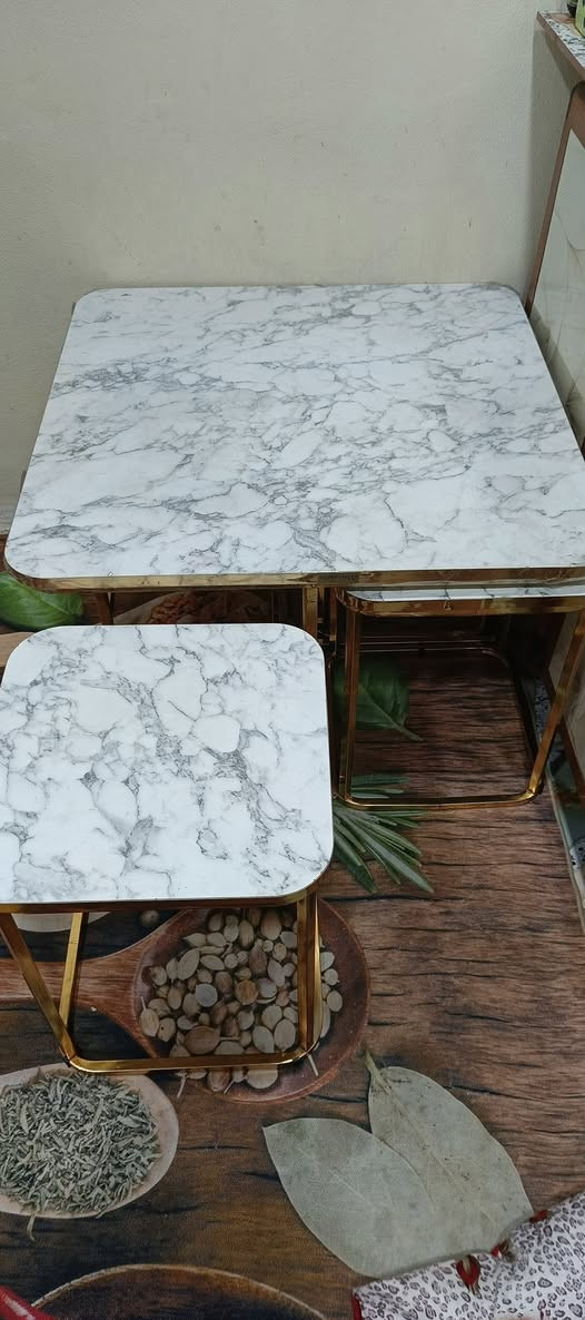 طخم طبلات للبيع
الكبيرة 80/80واربعه زغار نظافه فول

السعر ٦٠ 

وكوشات ٧ قماش شامو بيهم سحاب

الوحدة 2000الفين

***********
