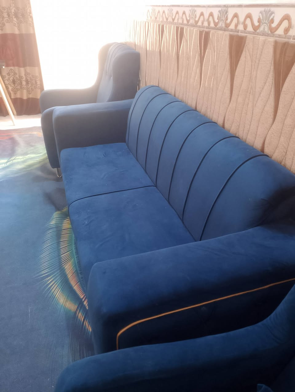 قنفات للبيع خمس قطع ثنين كراسي ثنين كبار وحدة وسط مع طبلات وحدة كبيرة و أربع اصغار السعر 325 بيهن مجال اتصل ***********
